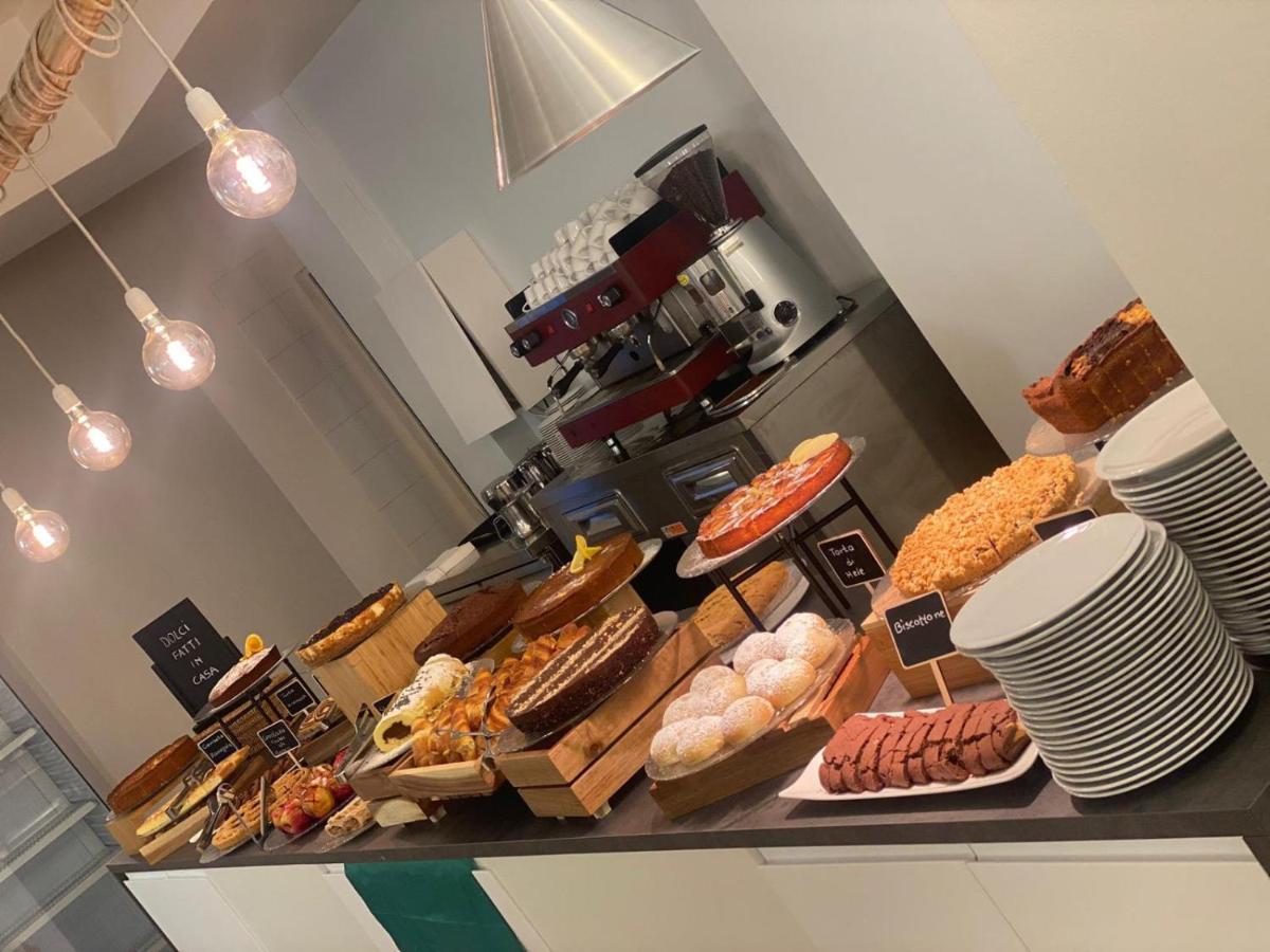 Hotel Apogeo - Breakfast Experience リミニ エクステリア 写真